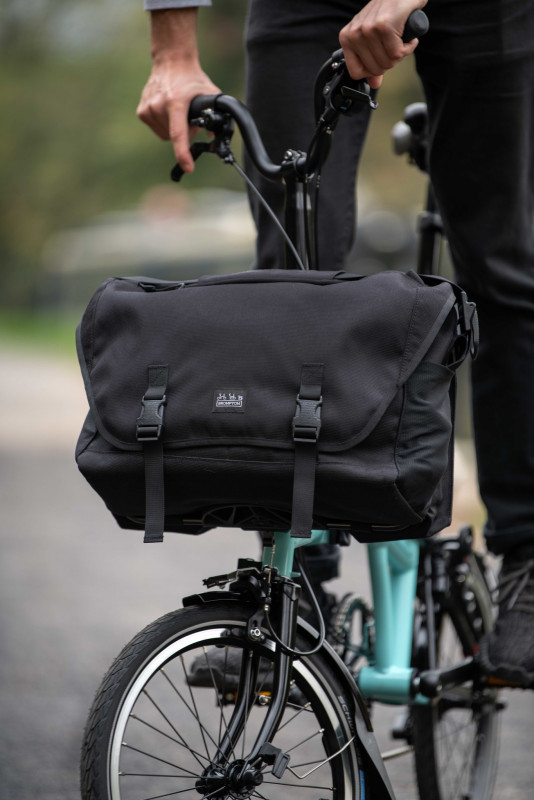 通販新品 BROMPTON MESSENGER BAG ブラック 23L | www.artfive.co.jp